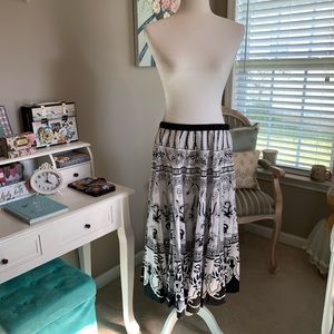 Intense Women’s Black & White Skirt